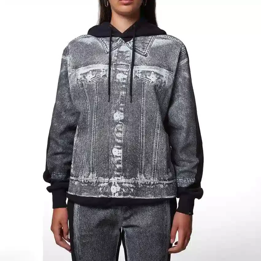 Felpa con cappuccio e grafica in denim
