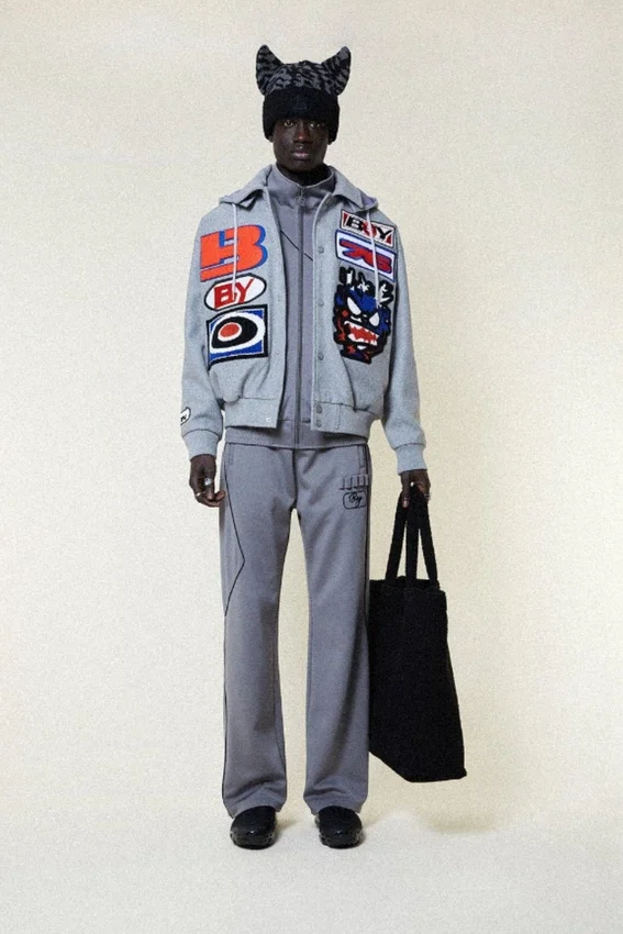 Giacca bomber “Moto Sticker” in stile varsity