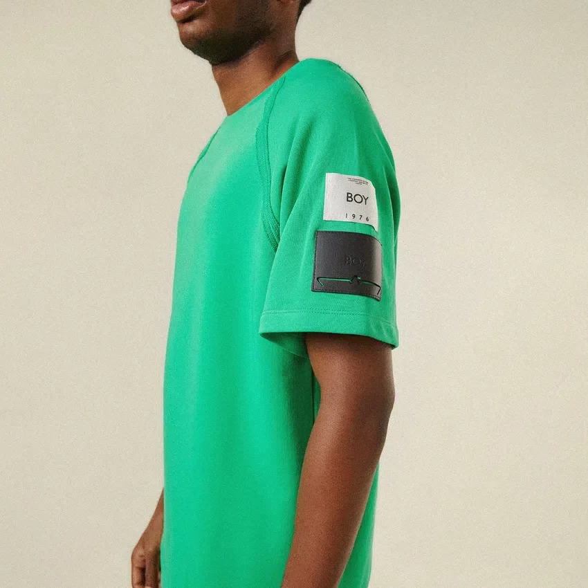Maglietta oversize con cuciture rovesciate