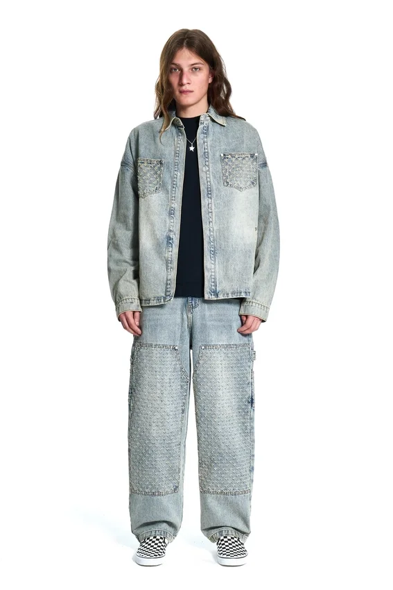 Pantaloni in denim con effetto consumato al laser