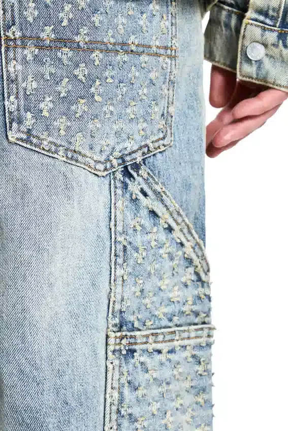 Pantaloni in denim con effetto consumato al laser